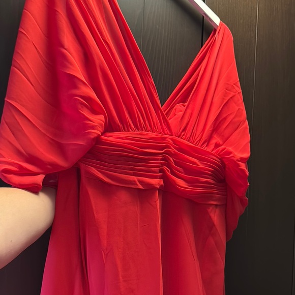 Elegant Red Halter Maxi Dress - Picture 6 of 8